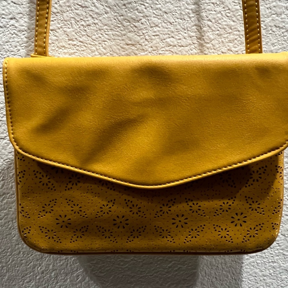 Moda Luxe Crossbody Yellow Purse NWOT